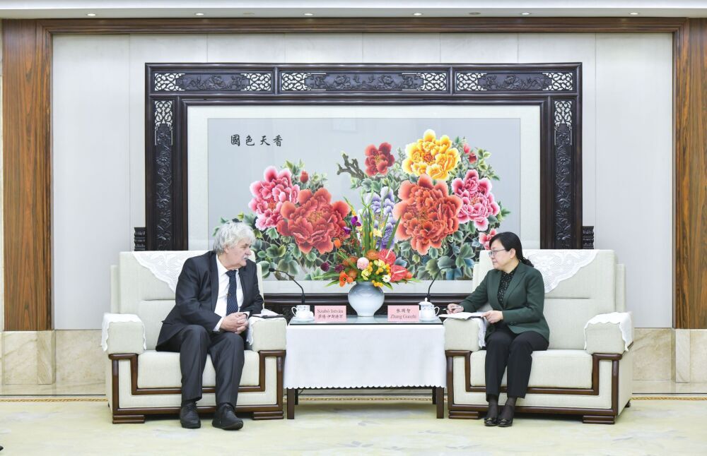 Szabó István (balra) Csungking alpolgármesterével tárgyalt